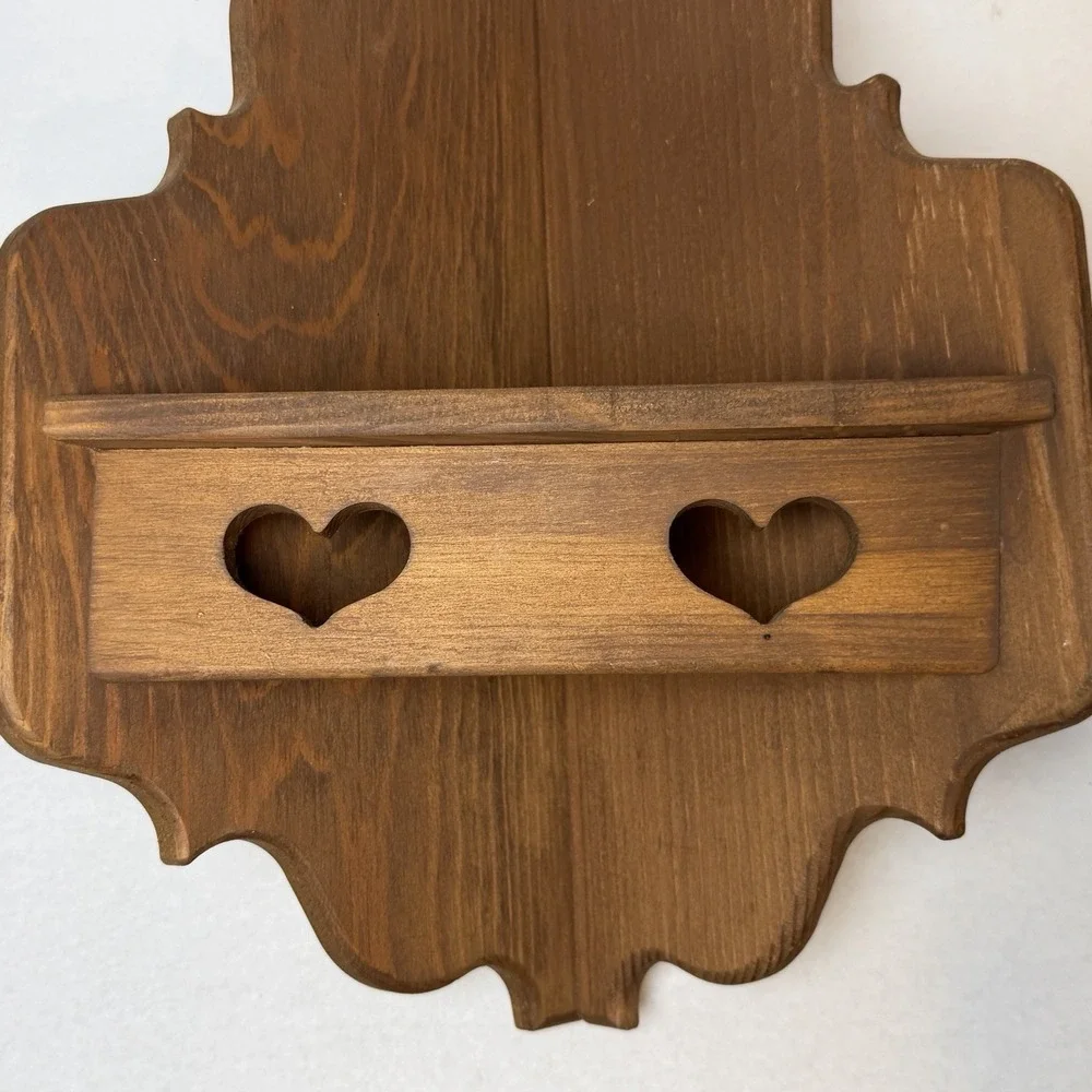 Vintage Wooden Corner Shelf Heart Cut Out Scalloped Edges 17